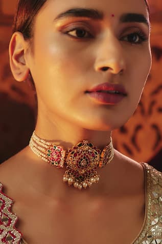 Kundan Stone Embellished Pendant Choker 