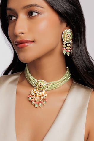 Gardenia Stone Embellished Pendant Choker Set 