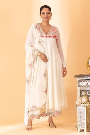 SSHILPA SAMRIYA Floral Embroidered Anarkali Set 