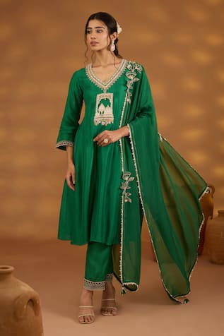 Isha Gupta Tayal Zardozi Embroidered Kurta Set 