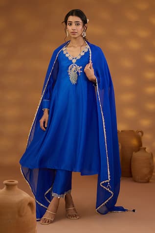 Isha Gupta Tayal Peacock Embroidered Kurta Set 