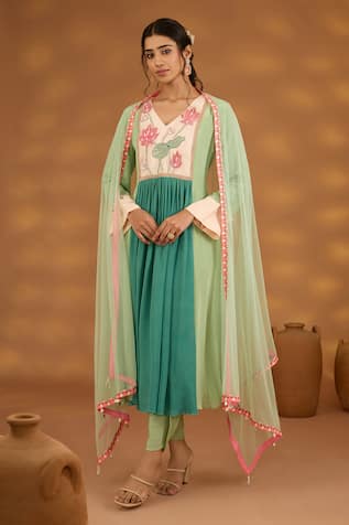 Isha Gupta Tayal Zardozi Floral Embroidered Kurta Set 