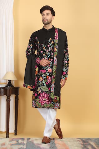 Aham-Vayam Pushp Vihar Embroidered Kurta Set 