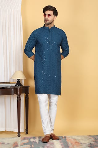 Aham-Vayam Navyam Bloom Mahal Jaal Thread Embroidered Kurta With Pant 