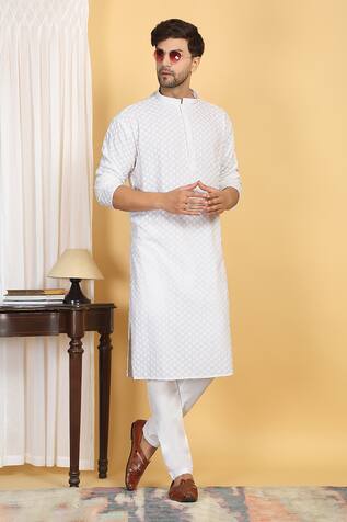 Aham-Vayam Ditsy Jaal Thread Embroidered Kurta With Pant 