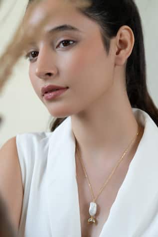 Kundan Crescent Embellished Pendant Necklace 