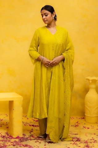 Mithi Supari Chonga Thread Embroidered Butti Kurta Pant Set 