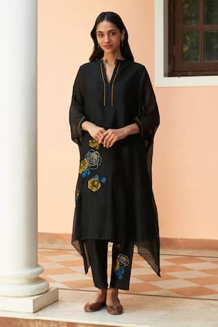 Vaayu Floral Thread Embroidered Kurta With Pant 