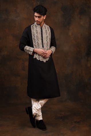 Char Chaand Gul Thread Embroidered Yoke Kurta 