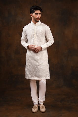 Char Chaand Chikankari Blossom Embroidered Kurta 