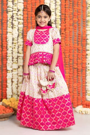 Free Sparrow Pattu Style Lehenga & Top Set 