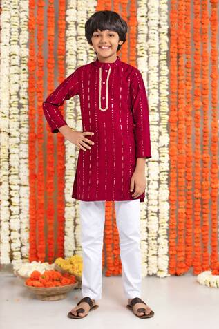 Free Sparrow Abhla Embroidered Kurta With Pyjama 