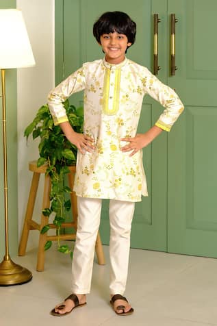 Free Sparrow Floral Print Mandarin Collared Kurta With Pyjama 