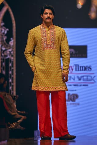 The Royaleum Vihan Hand Embroidered Kurta With Pant 