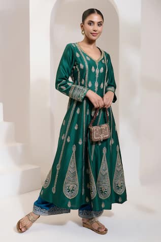 Noor Bloom Zardozi & Bugle Bead Embroidered Handbag 