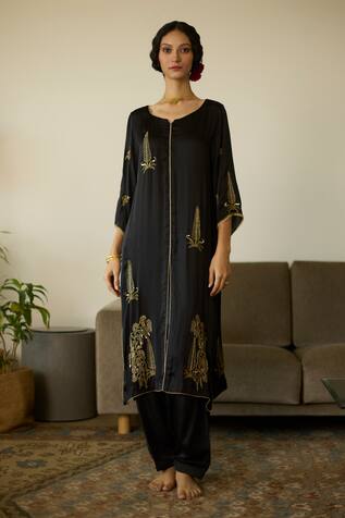 Sarang Kaur Black Thread Embroidered Kurta Set 