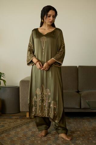 Sarang Kaur Green Hand Embroidered Kurta Set 