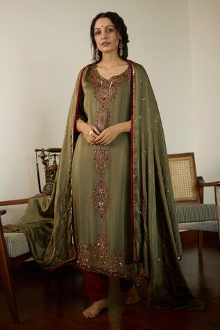 Sarang Kaur Thread Embroidered Green Dupatta 