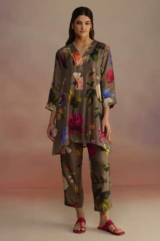 ROZA Iris Floral Patterned Asymmetric Kurta With Pant 