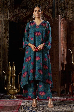 17:17 by Simmi Saboo Lotus Print High-Low Kurta With Pant 