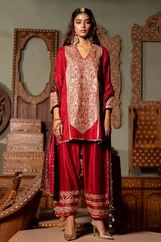 Pooja-Keyur Rabab Gul Aari Embroidered Kurta With Salwar 