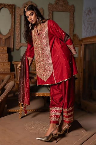 Pooja-Keyur Rabab Ditsy Aari Embroidered Shaded Dupatta 