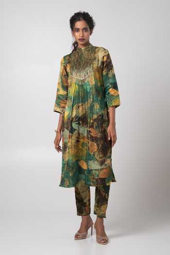Advait Hand Embroidered Yoke Kurta Set 