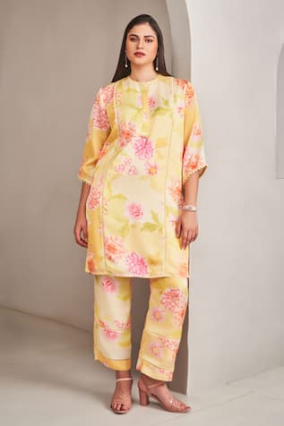 SAMMOHI BY MOKSHA AND HIRAL Floral Print Yellow Kurta & Pant Set 