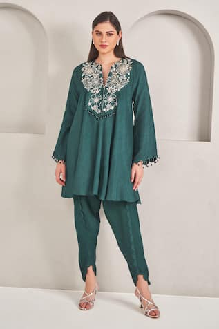 SAMMOHI BY MOKSHA AND HIRAL Floral Embroidered Tunic & Tulip Pant Set 