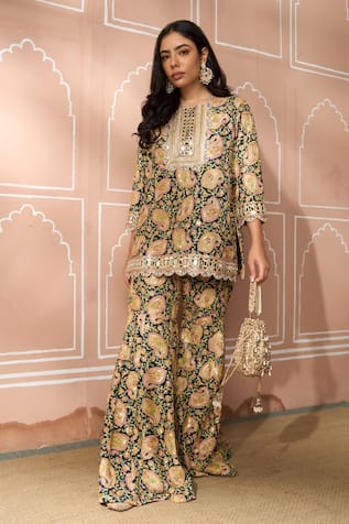 Tasuvure Indes Elizey Paisley Detailed Kurta With Sharara 