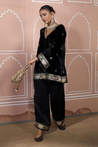 Tasuvure Indes Floral Embroidered Tunic With Pant 