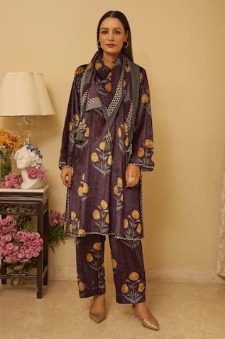 Rainas Petal Print Kurta Set With Scarf 