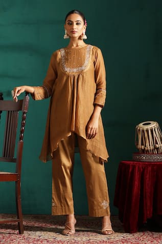 Inayat Floral Embroidered Tunic & Pant Co-ord Set 