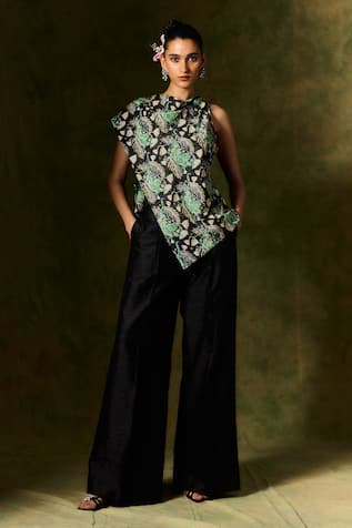 Jodi Black Floral Leaf Printed Asymmetric Top 