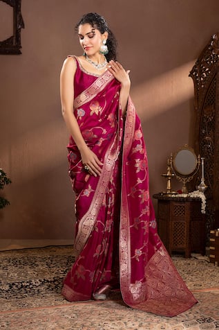 wildflower by krishna Rose Bloom Pattern Saree Set 