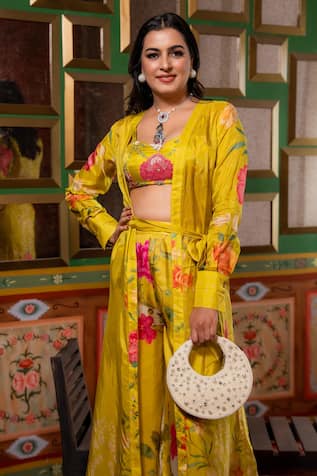 Adwita Bags & Jewels Pearl Cluster Embellished Chaand Bag 