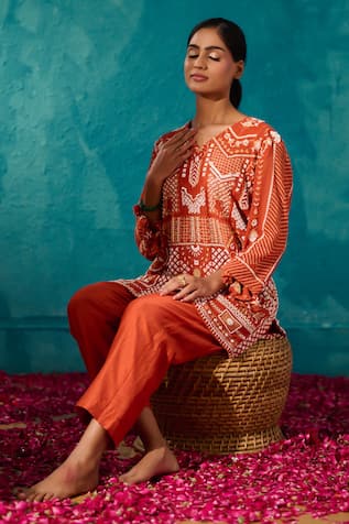 Meenal Paraswani Embellished Chikankari Kurta Set 