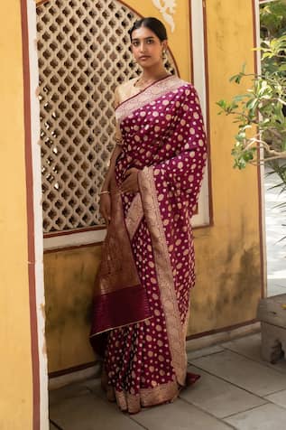 Priyanka Raajiv Magenta Paisley Butti Silk Banarasi Saree 