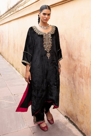 KARAJ JAIPUR Velvet Cutdana Embroidered Kurta With Pant 