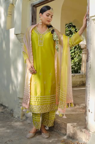 Tamaraa By Tahani Aahana Bead Hand Embroidered Kurta Set 