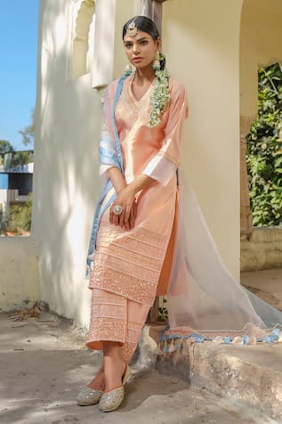 Tamaraa By Tahani Peach Hand Embroidered Kurta Set 