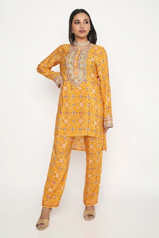 Neha Mehra Geometric Bloom Print Kurta Set 