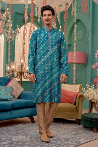 Kora By Nilesh Mitesh Bandhani Print Kurta With Aligadi Pant 