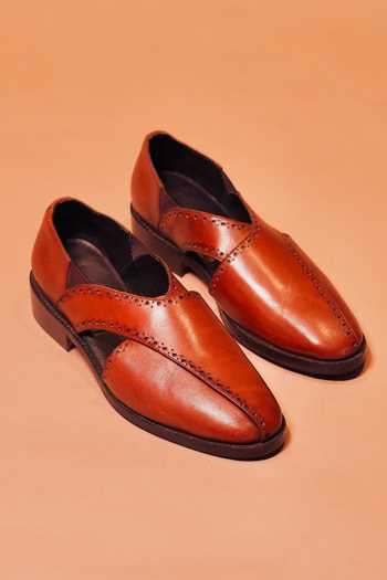 Dmodot Red Criss Cross Peshawari Sandals 