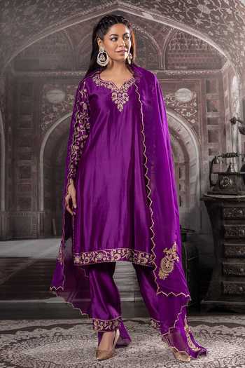 Label Radini Aari Hand Embroidered Kurta Set 