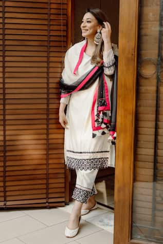 Tamaraa By Tahani Tara Bead Hand Embroidered Kurta Set 