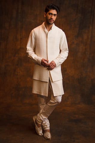 Char Chaand Chikankari Embroidered Bundi & Kurta Set 