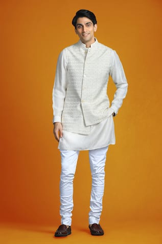 Char Chaand Thread Embroidered Bundi & Kurta Set 