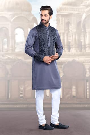Char Chaand Gul Thread Embroidered Kurta 
