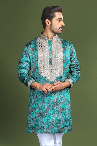 Char Chaand Paisley Print & Embroidered Kurta 